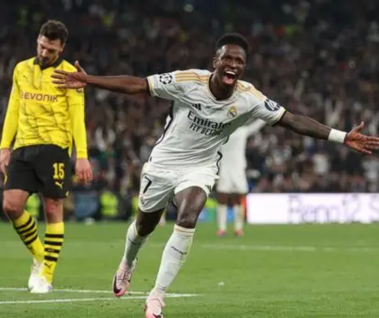 欧冠1/8决赛首回合：皇马力克曼城，维尼修斯助攻创佳绩